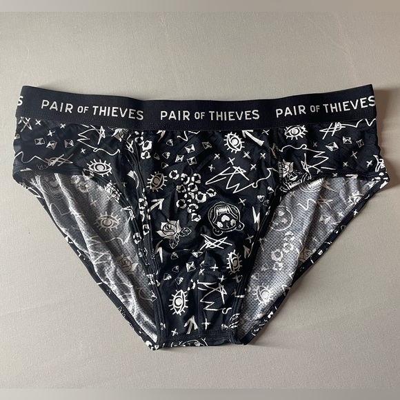 Pair Of Thieves Superfit Brief Large Excellent condition - Picture 1 of 2